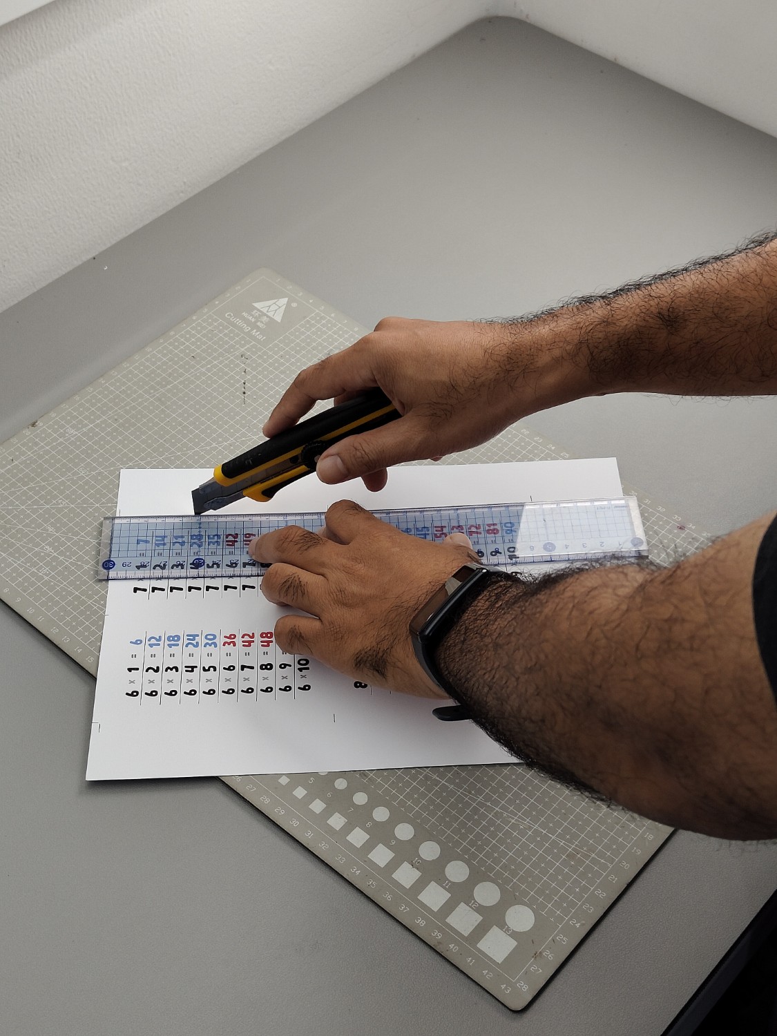 multiiplication card cutting - thumbnail